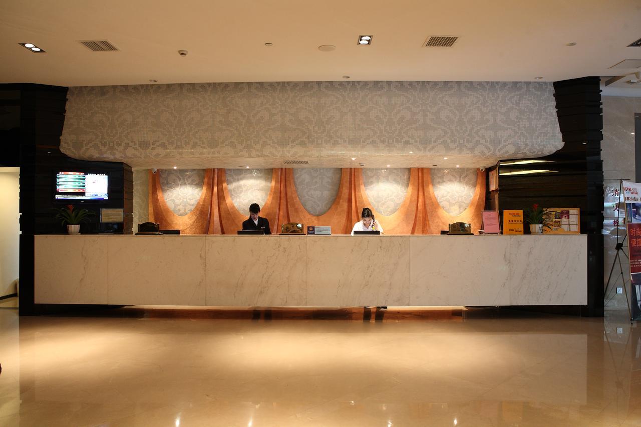 Motel Xiamen Railway Station Екстер'єр фото